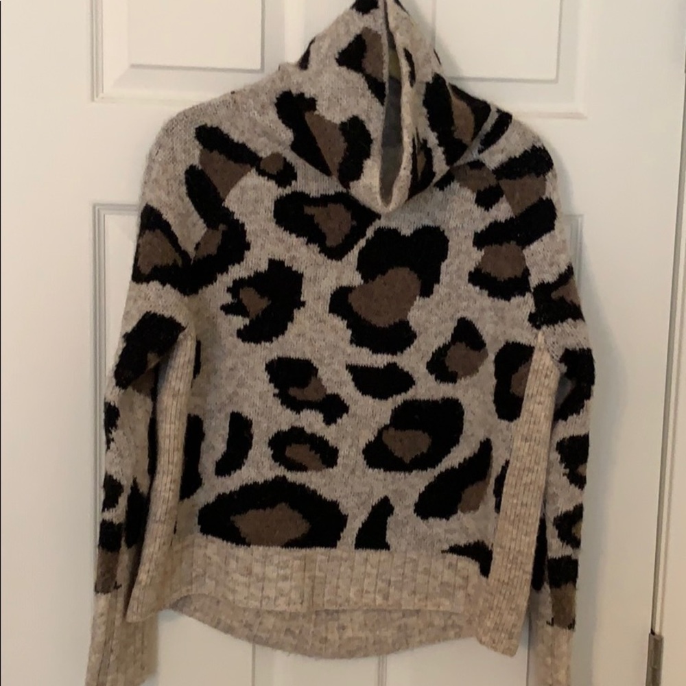 RD style small leopard turtleneck